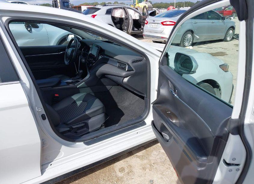 Photo 5 of 2022 Toyota Camry SE (VIN 4T1G11AK3NU064224)