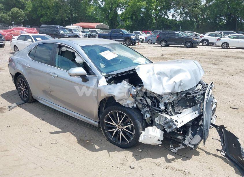2022 Toyota Camry SE (VIN 4T1G11AK3NU619317) main photo