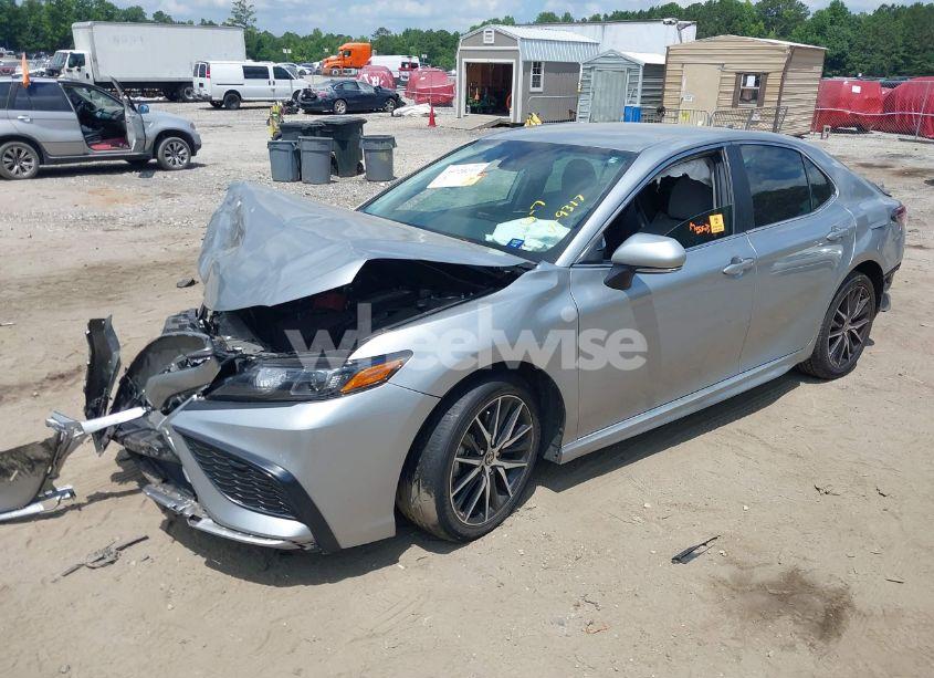 Photo 2 of 2022 Toyota Camry SE (VIN 4T1G11AK3NU619317)