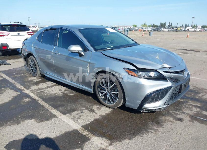 2022 Toyota Camry SE (VIN 4T1G11AK3NU638448) main photo