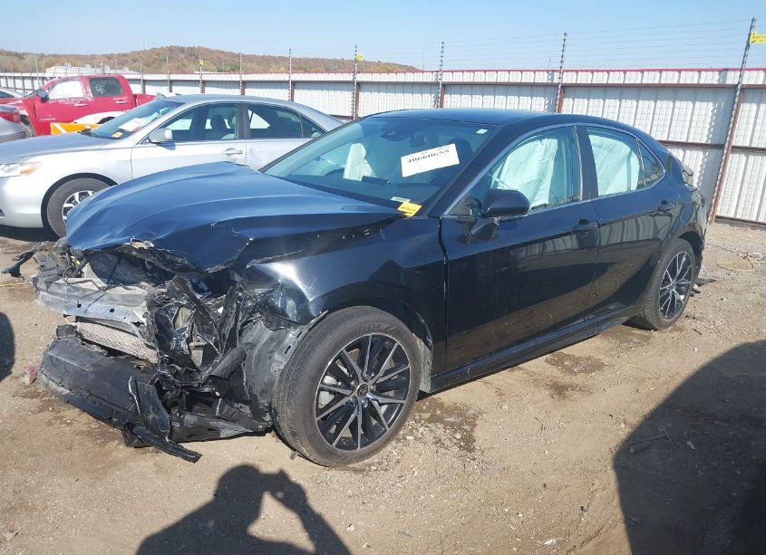 Photo 2 of 2022 Toyota Camry SE (VIN 4T1G11AK3NU644718)