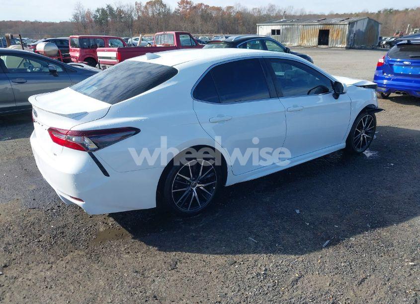 Photo 4 of 2022 Toyota Camry SE (VIN 4T1G11AK3NU645240)