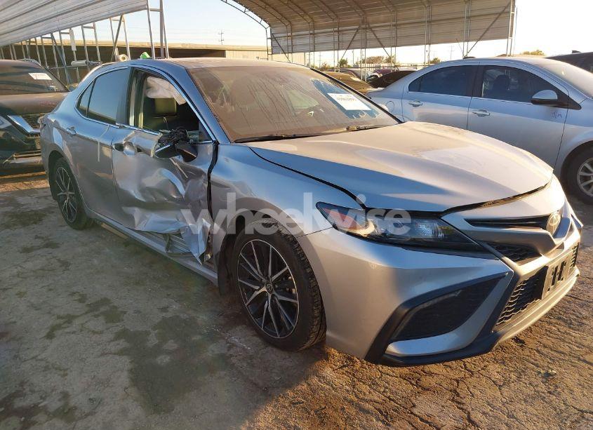 2022 Toyota Camry SE (VIN 4T1G11AK3NU646260) main photo