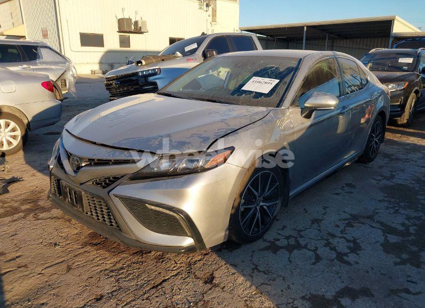 Photo 2 of 2022 Toyota Camry SE (VIN 4T1G11AK3NU646260)