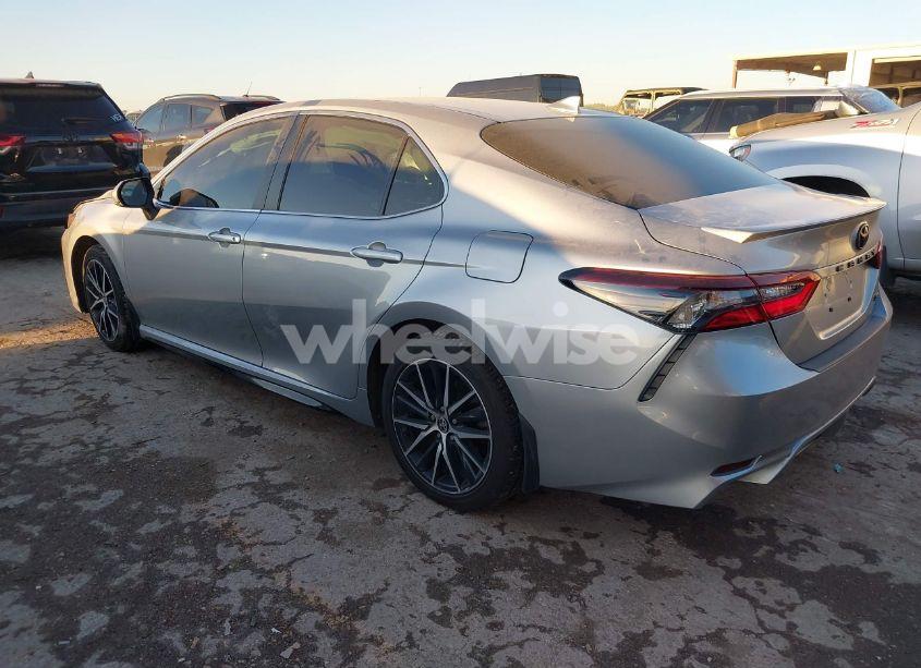 Photo 3 of 2022 Toyota Camry SE (VIN 4T1G11AK3NU646260)