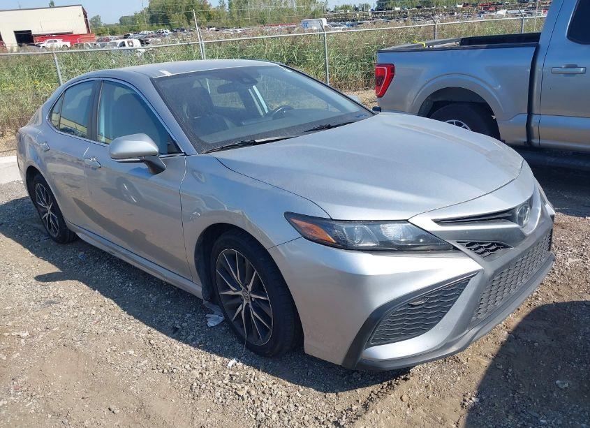 2022 Toyota Camry SE (VIN 4T1G11AK3NU660241) main photo
