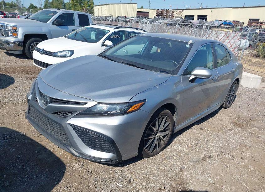 Photo 2 of 2022 Toyota Camry SE (VIN 4T1G11AK3NU660241)