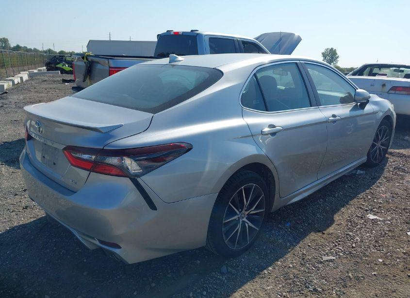 Photo 4 of 2022 Toyota Camry SE (VIN 4T1G11AK3NU660241)