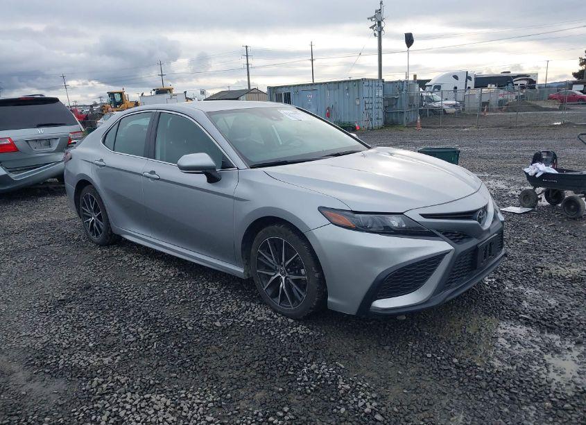2022 Toyota Camry SE (VIN 4T1G11AK3NU684474) main photo