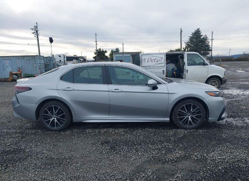 Photo 13 of 2022 Toyota Camry SE (VIN 4T1G11AK3NU684474)