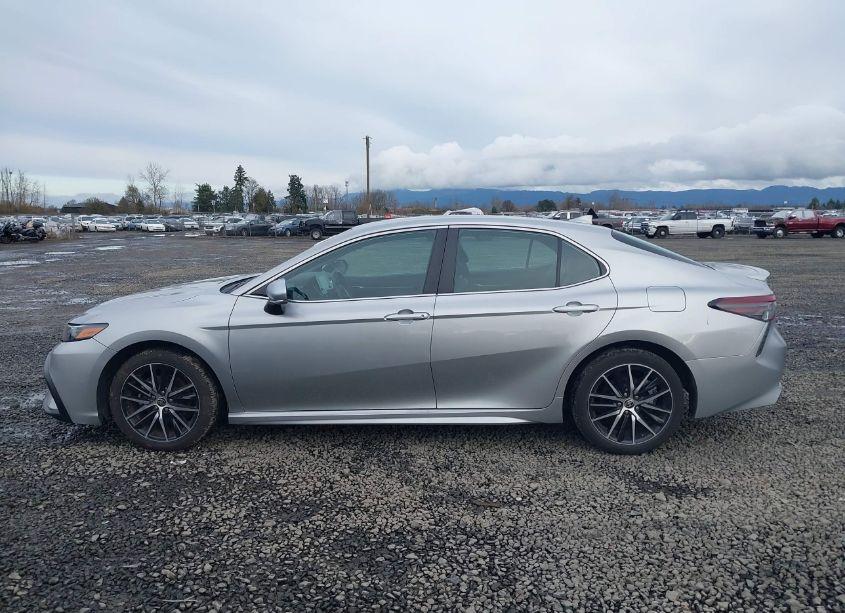 Photo 14 of 2022 Toyota Camry SE (VIN 4T1G11AK3NU684474)