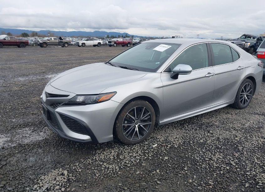 Photo 2 of 2022 Toyota Camry SE (VIN 4T1G11AK3NU684474)