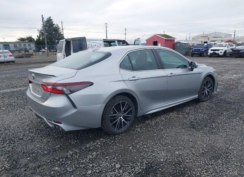 Photo 4 of 2022 Toyota Camry SE (VIN 4T1G11AK3NU684474)