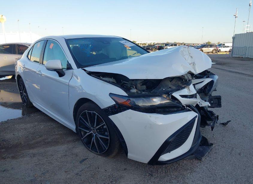 2022 Toyota Camry SE/SE NIGHT SHADE (VIN 4T1G11AK3NU695930) main photo