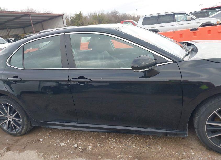 Photo 13 of 2022 Toyota Camry SE (VIN 4T1G11AK3NU705310)