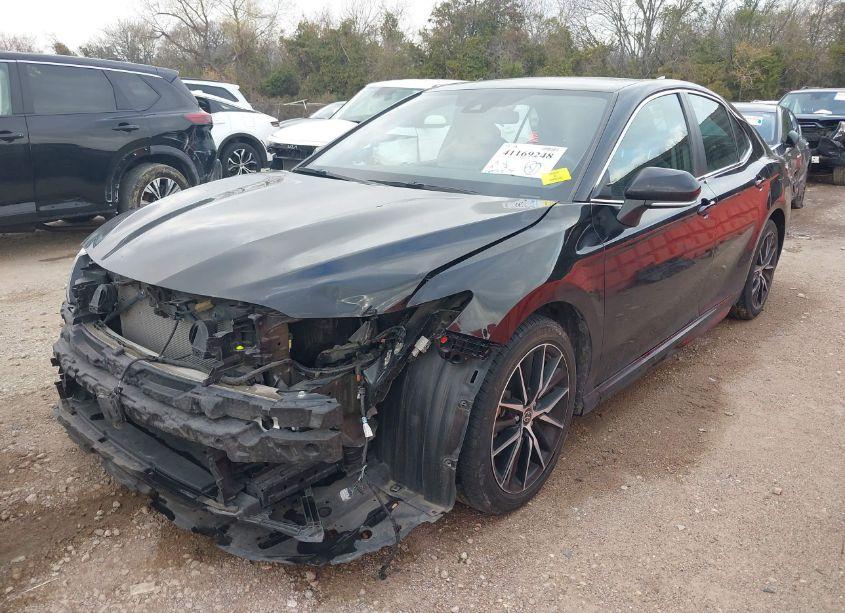 Photo 2 of 2022 Toyota Camry SE (VIN 4T1G11AK3NU705310)