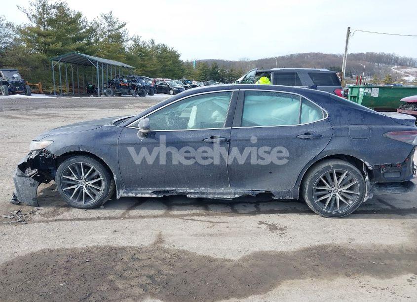 Photo 15 of 2022 Toyota Camry SE (VIN 4T1G11AK3NU715805)