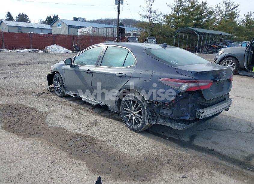 Photo 3 of 2022 Toyota Camry SE (VIN 4T1G11AK3NU715805)
