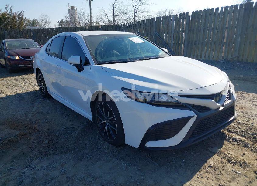 2023 Toyota Camry SE (VIN 4T1G11AK3PU748208) main photo