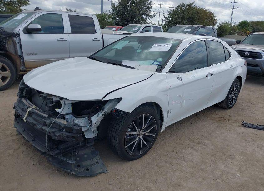 Photo 2 of 2023 Toyota Camry SE (VIN 4T1G11AK3PU818242)