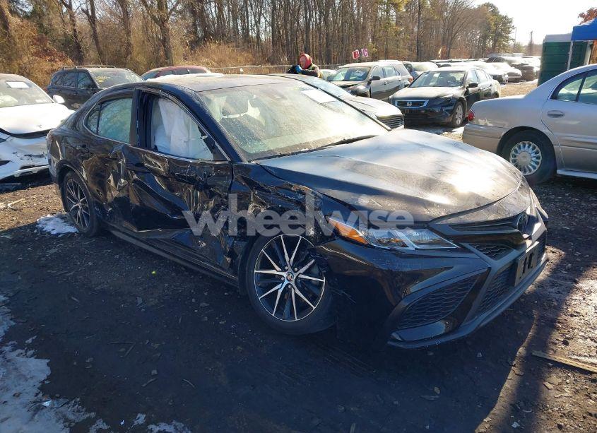 2023 Toyota Camry SE (VIN 4T1G11AK3PU819990) main photo