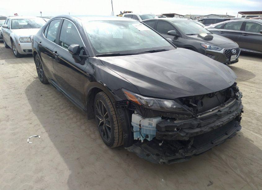 2024 Toyota Camry SE (VIN 4T1G11AK3RU193456) main photo