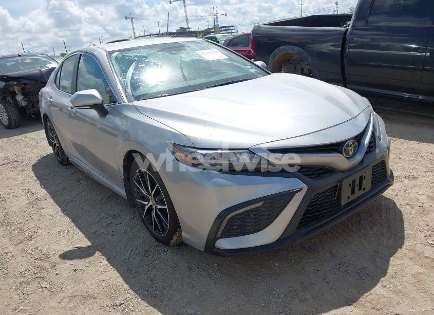 2024 Toyota Camry SE (VIN 4T1G11AK3RU199192) main photo