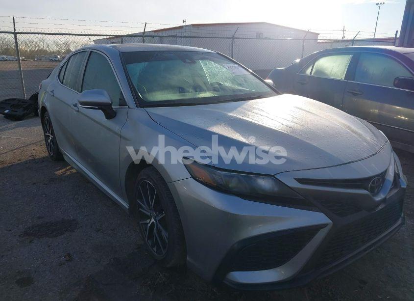 2024 Toyota Camry SE (VIN 4T1G11AK3RU209378) main photo