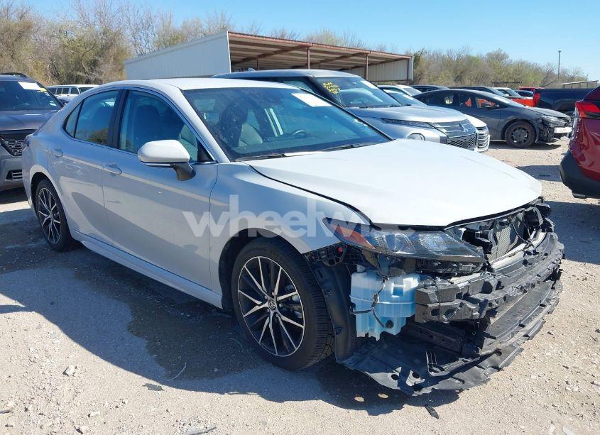 2024 Toyota Camry SE (VIN 4T1G11AK3RU216797) main photo