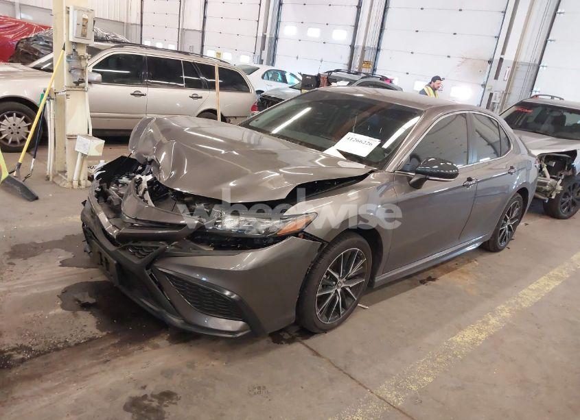 Photo 2 of 2024 Toyota Camry SE (VIN 4T1G11AK3RU228724)