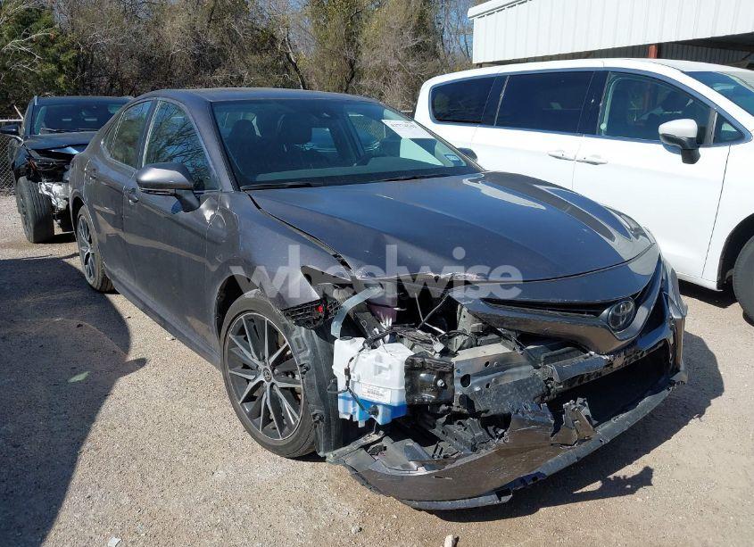 2024 Toyota Camry SE (VIN 4T1G11AK3RU232336) main photo