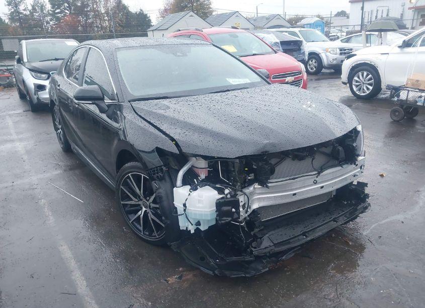 2024 Toyota Camry SE (VIN 4T1G11AK3RU242512) main photo