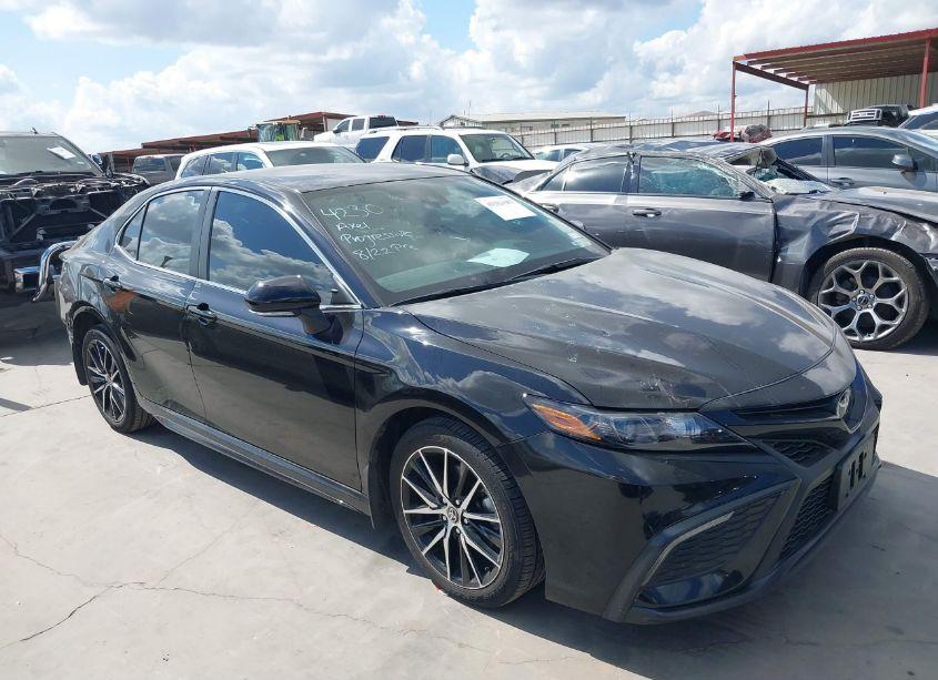 2024 Toyota Camry SE (VIN 4T1G11AK3RU885233) main photo