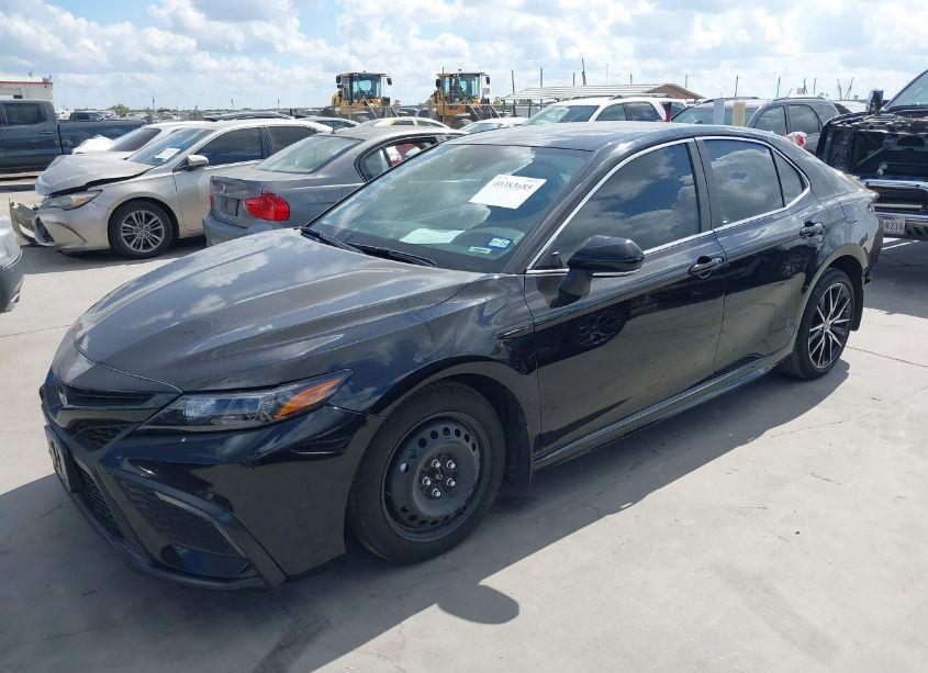 Photo 2 of 2024 Toyota Camry SE (VIN 4T1G11AK3RU885233)