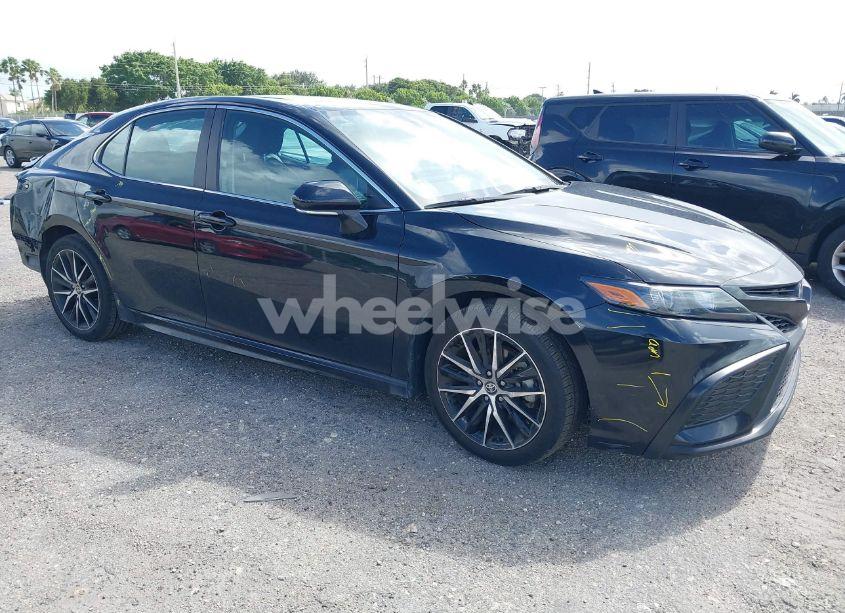 2024 Toyota Camry SE (VIN 4T1G11AK3RU906811) main photo