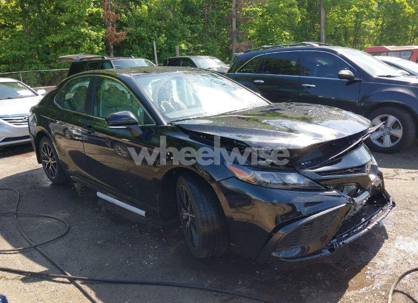 2024 Toyota Camry SE (VIN 4T1G11AK3RU909983) main photo