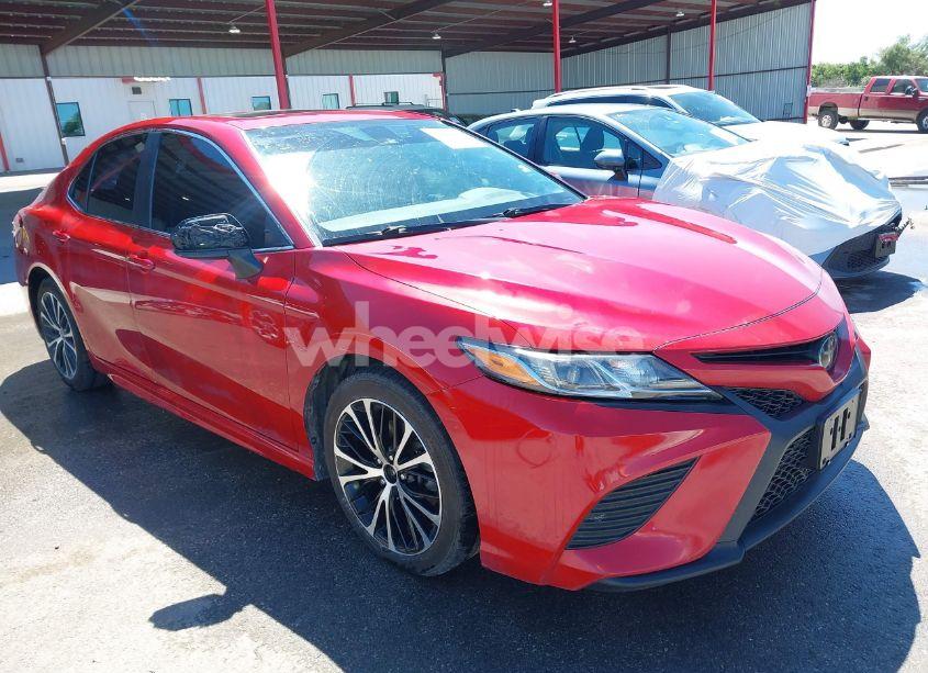 2020 Toyota Camry SE (VIN 4T1G11AK4LU308685) main photo