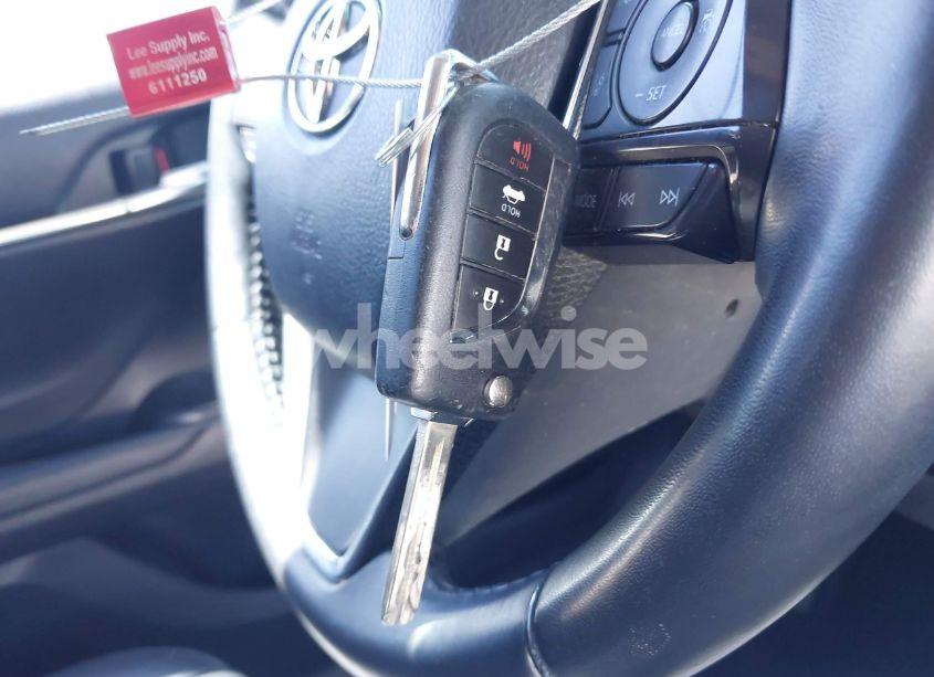 Photo 11 of 2020 Toyota Camry SE (VIN 4T1G11AK4LU308685)