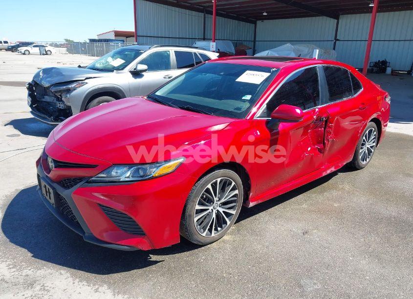 Photo 2 of 2020 Toyota Camry SE (VIN 4T1G11AK4LU308685)