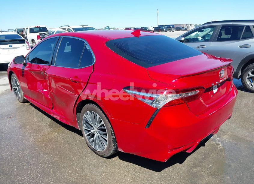 Photo 3 of 2020 Toyota Camry SE (VIN 4T1G11AK4LU308685)