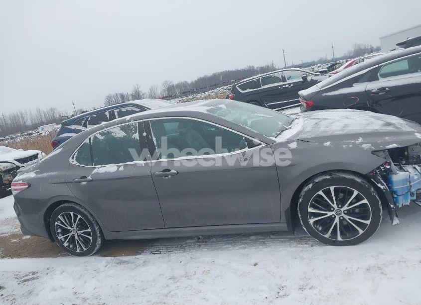 Photo 13 of 2020 Toyota Camry SE (VIN 4T1G11AK4LU310338)