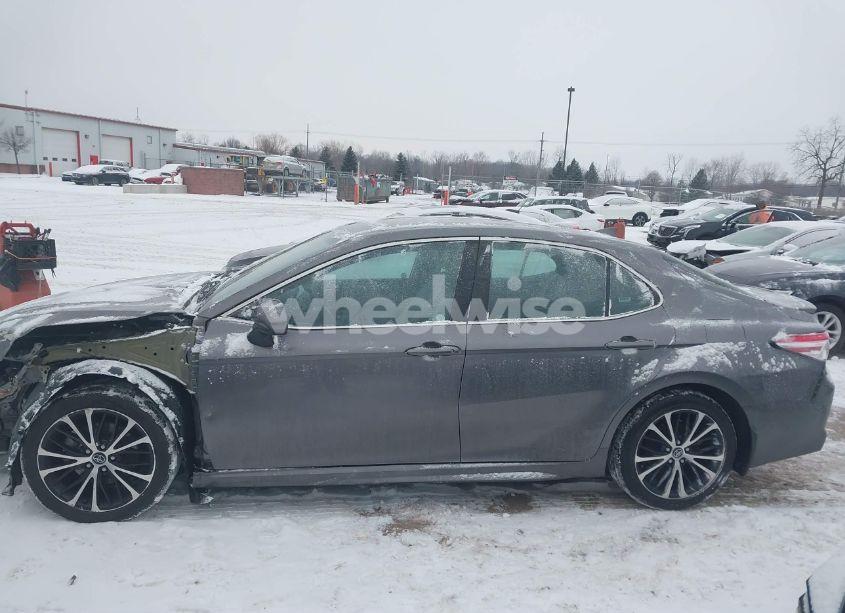 Photo 14 of 2020 Toyota Camry SE (VIN 4T1G11AK4LU310338)