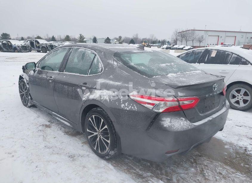 Photo 3 of 2020 Toyota Camry SE (VIN 4T1G11AK4LU310338)
