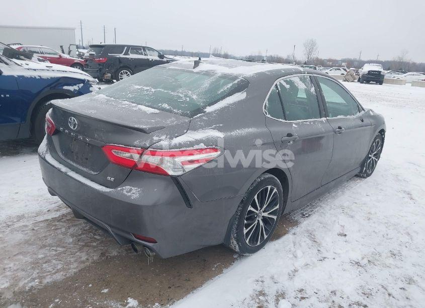 Photo 4 of 2020 Toyota Camry SE (VIN 4T1G11AK4LU310338)
