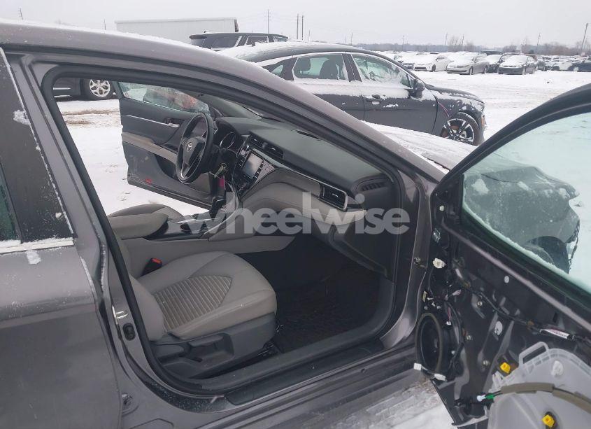 Photo 5 of 2020 Toyota Camry SE (VIN 4T1G11AK4LU310338)