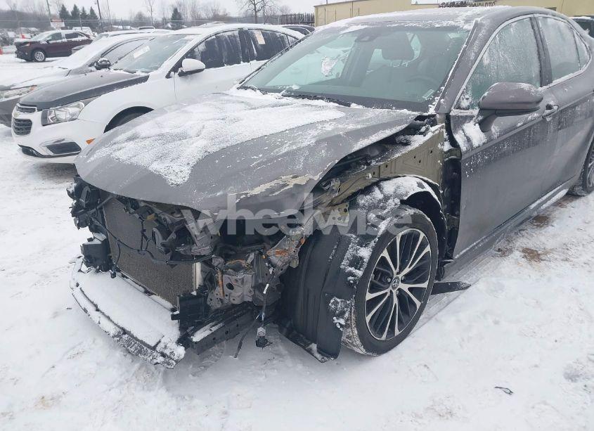 Photo 6 of 2020 Toyota Camry SE (VIN 4T1G11AK4LU310338)