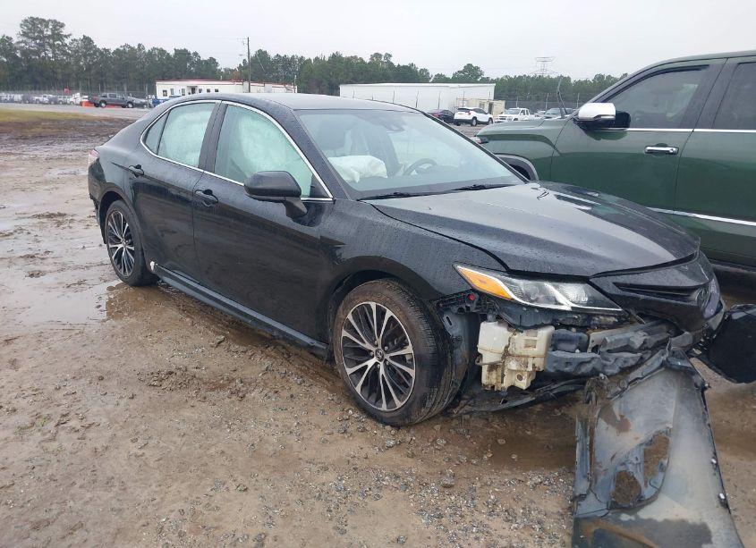 2020 Toyota Camry SE (VIN 4T1G11AK4LU347860) main photo