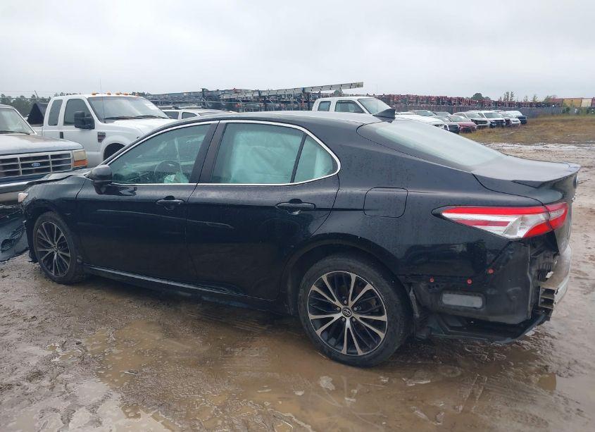 Photo 14 of 2020 Toyota Camry SE (VIN 4T1G11AK4LU347860)