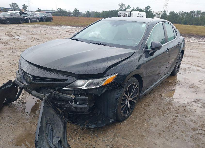 Photo 2 of 2020 Toyota Camry SE (VIN 4T1G11AK4LU347860)