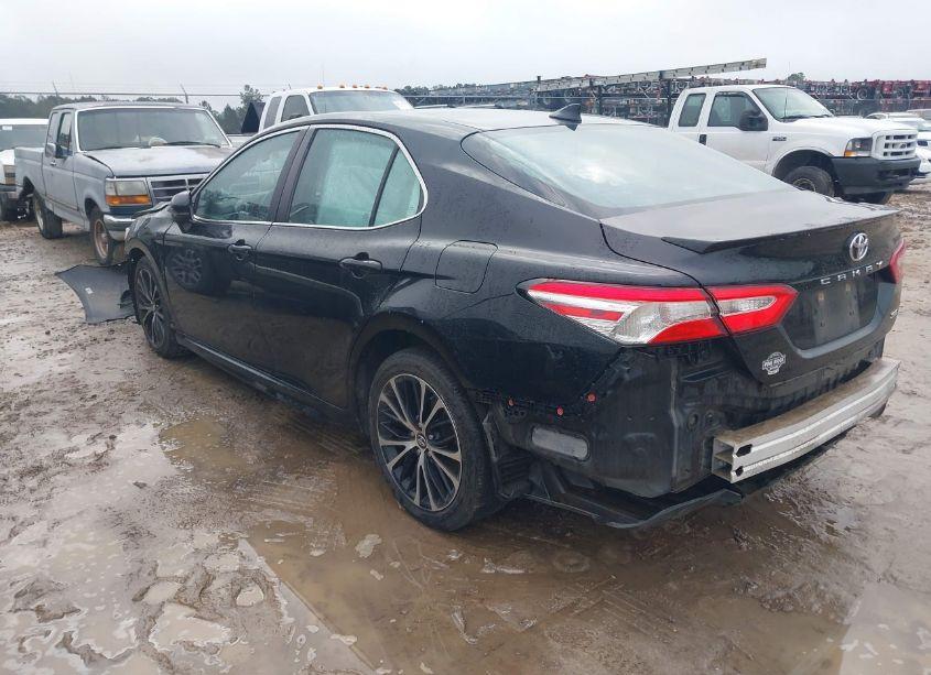 Photo 3 of 2020 Toyota Camry SE (VIN 4T1G11AK4LU347860)